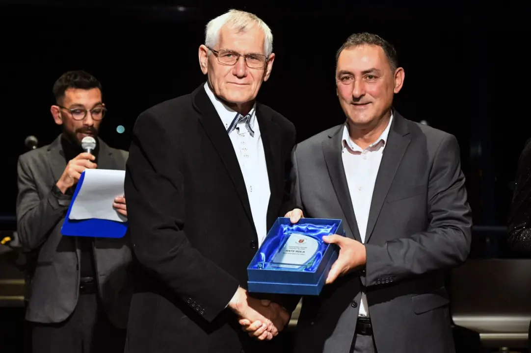 Josip Teskera i Daniela Jelić proglašeni najboljim sportašima u županiji