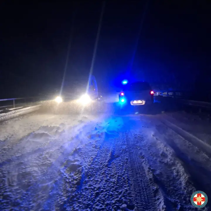 Šibenski HGSS-ovci kod Knina izvukli iz mećave tri automobila sa ukupno šestero ljudi
