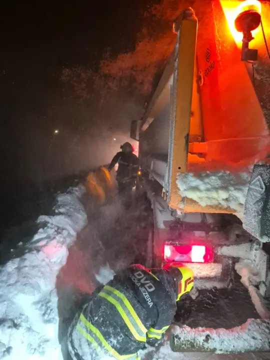  U Lici iz snježne oluje spašeno 48 ljudi