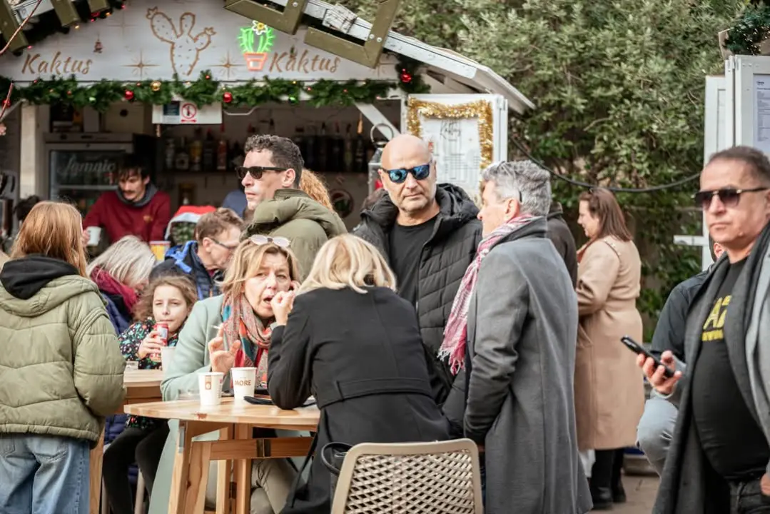 Top Show Band Cabaret zagrijava Šibenčane u parku
