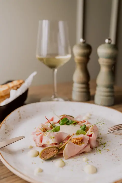 Foto Bistro Kod Starog: Savršen bijeg od zime u ugodnom ambijentu