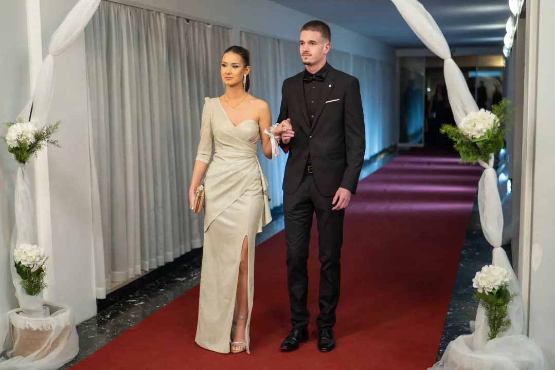 FOTOGALERIJA Zavirite na spektakularni Maturalni ples Ekonomske škole (2)
