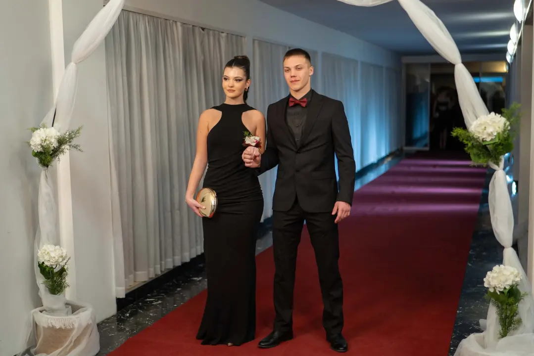 FOTOGALERIJA Zavirite na spektakularni Maturalni ples Ekonomske škole (1)