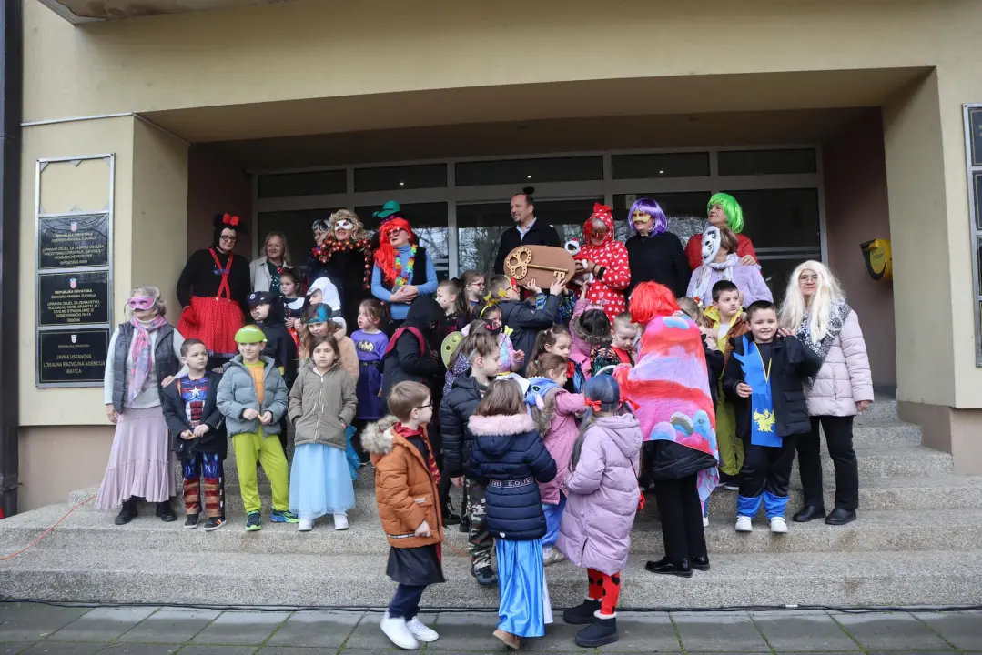 Kninske maškare preuzele ključeve grada 