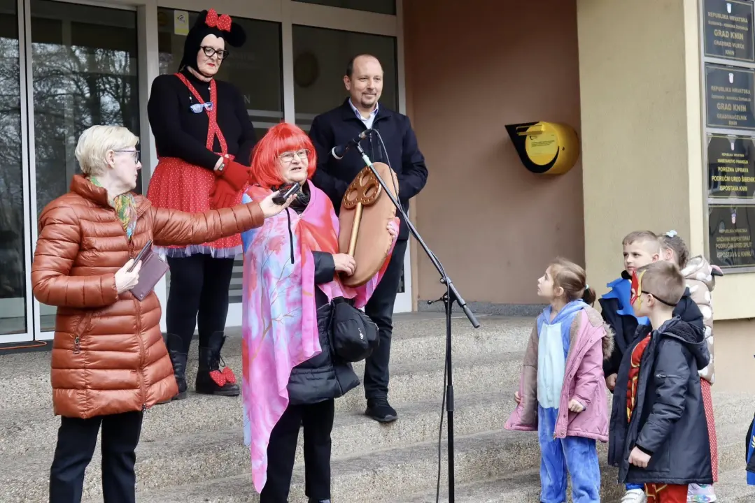 Kninske maškare preuzele ključeve grada 