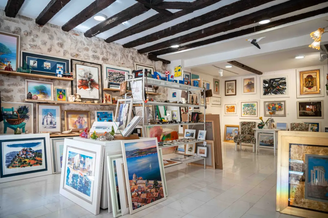 FOTO Proljeće u Galeriji Juraj Dalmatinac: Unikatna umjetnička djela, popusti i modni noviteti!