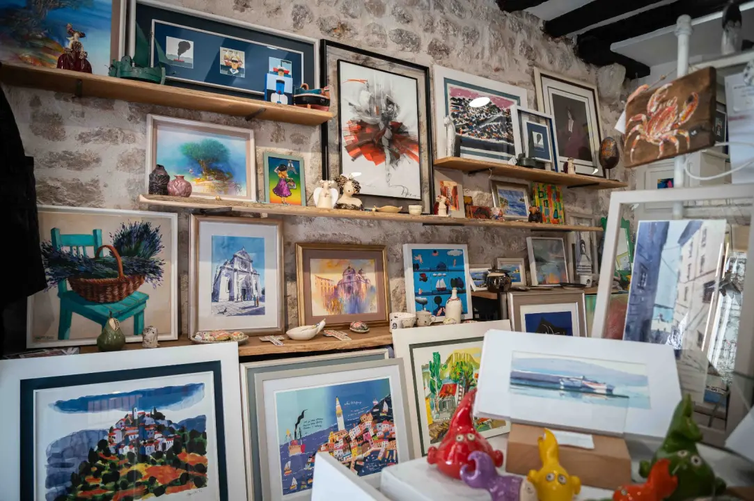 FOTO Proljeće u Galeriji Juraj Dalmatinac: Unikatna umjetnička djela, popusti i modni noviteti!