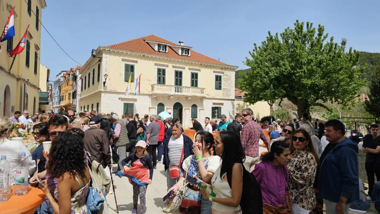 Uskrsni domjenak u Skradinu