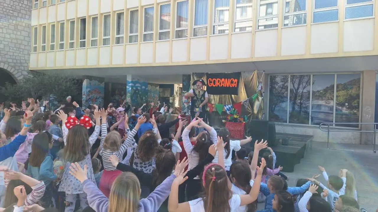 Predstava 'Eko Jeka i čarobna planeta' oduševila šibenske predškolce