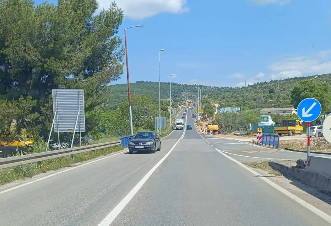 Rizično i nedozvoljeno skretanje na dnu 'tri trake' kod Ražina: 'Bit će ovog cijelo ljeto' 