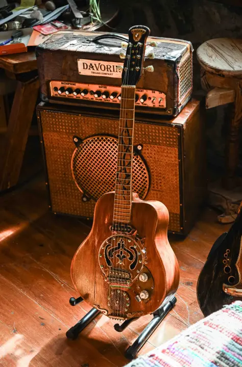 Srđan Trojan šibenski je električar i majstor izrade gitara: 'Radim instrumente za sebe, za svoju dušu i za prijatelje'