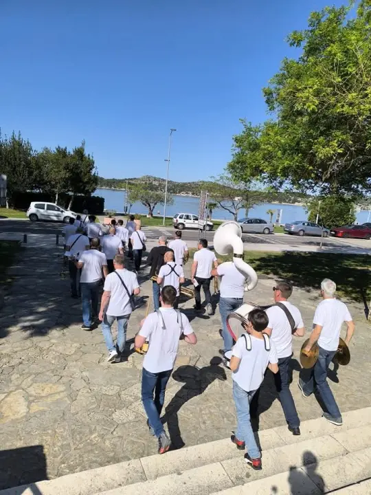 Šibenska narodna glazba budnicom obilježila 1. svibnja, fešte diljem županije