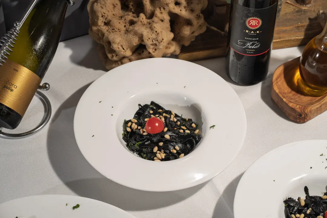 FOTO Doživite okus Dalmacije na pijatu u Konobi Oli!