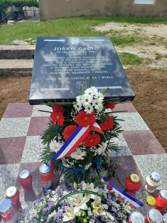 U Marićima kod Knina otkriveno spomen-obilježje Jošku Ćaćiću Begu