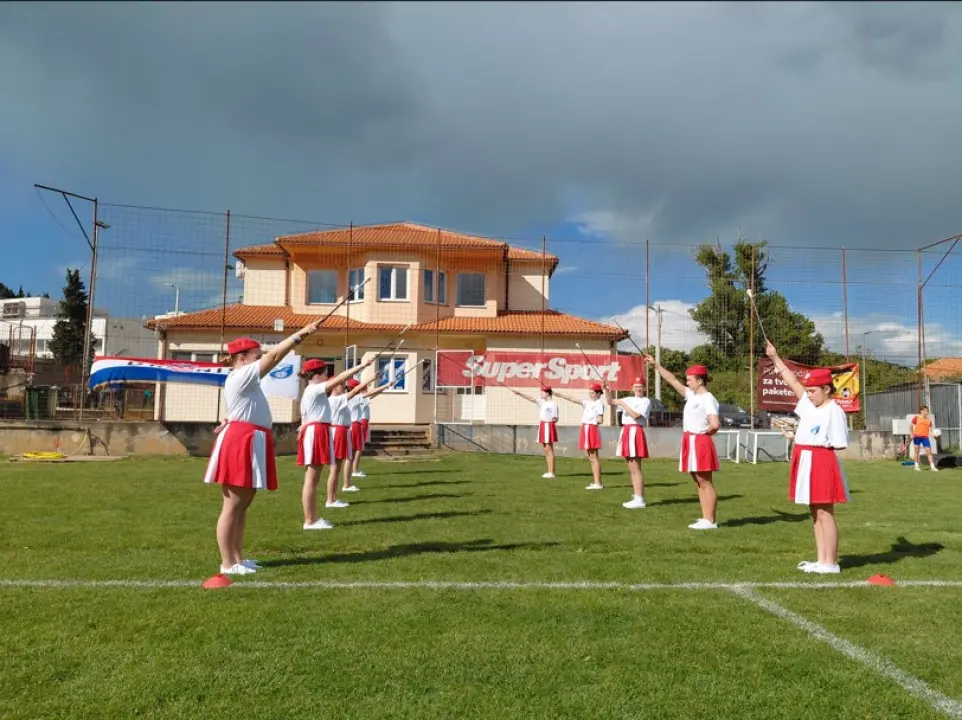 Drniške mažoretkinje prvi put otvorile utakmicu