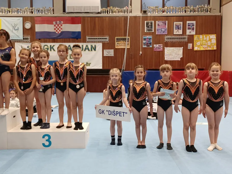 FOTO Gimnastičarke Dišpeta uzele dvije ekipne medalje u Splitu, Roku Zoriću pojedinačno zlato