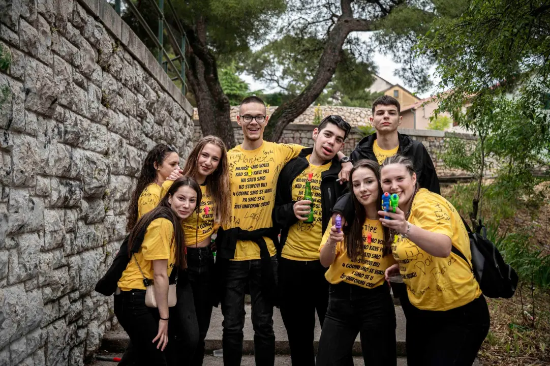 Šibenski maturanti slave zadnji dan škole: 'Volio bih se poslije faksa vratiti ovdje'