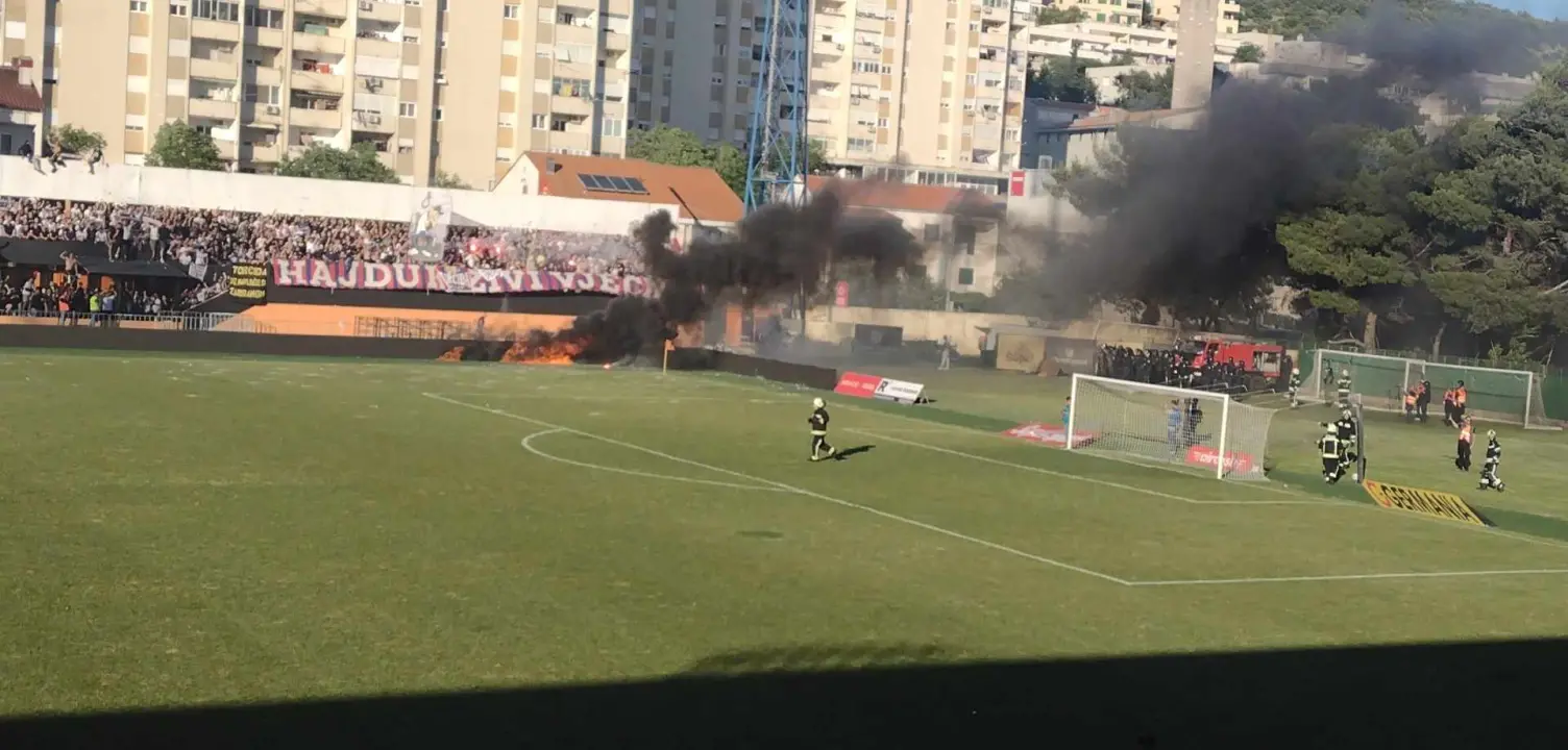 Požar na stadionu