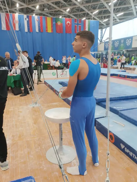FOTO Šibenski gimnastičar Roko Zorić nastupio za juniore Hrvatske te ušao u tri finala