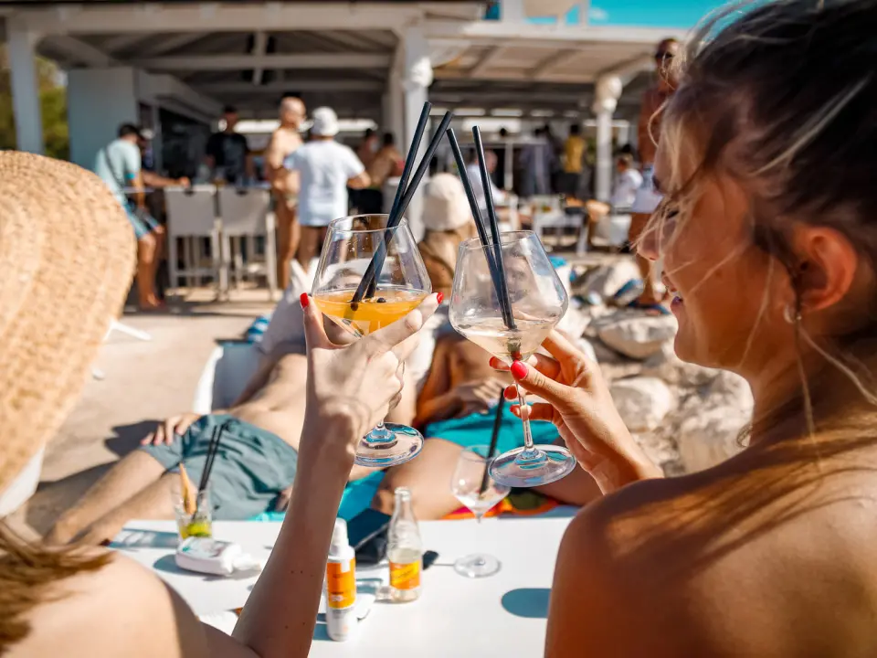 FOTO Shark Beach Club otvara svoja vrata – Novi sjaj na obali u Žaboriću 