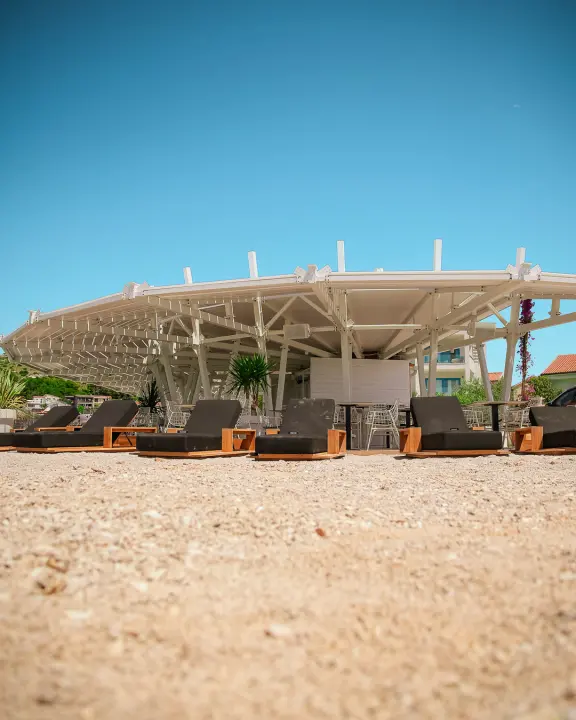 FOTO Shark Beach Club zasjao u novom sjaju – ljeto 2025. u znaku stila i užitka!