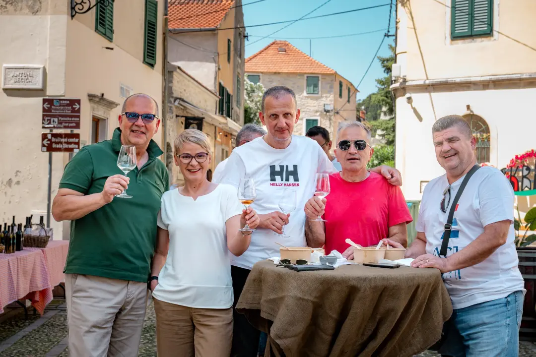Bobi, vino i kolo: Skradinska marenda spojila tradiciju, glazbu i mirise domaće kuhinje