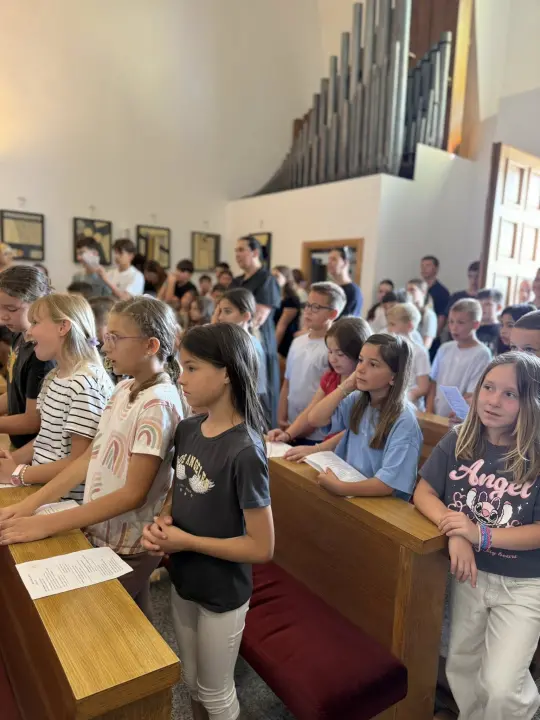 Biskup Rogić predvodio misu za kraj školske godine u Katoličkoj osnovnoj školi u Šibeniku