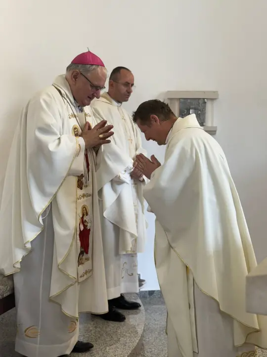 Biskup Rogić predvodio misu za kraj školske godine u Katoličkoj osnovnoj školi u Šibeniku