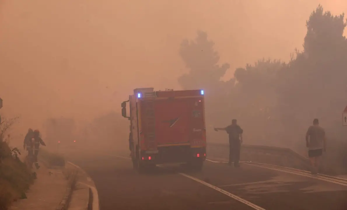 Policija: Požari kod Makarske i Omiša su podmetnuti, naći ćemo piromana 