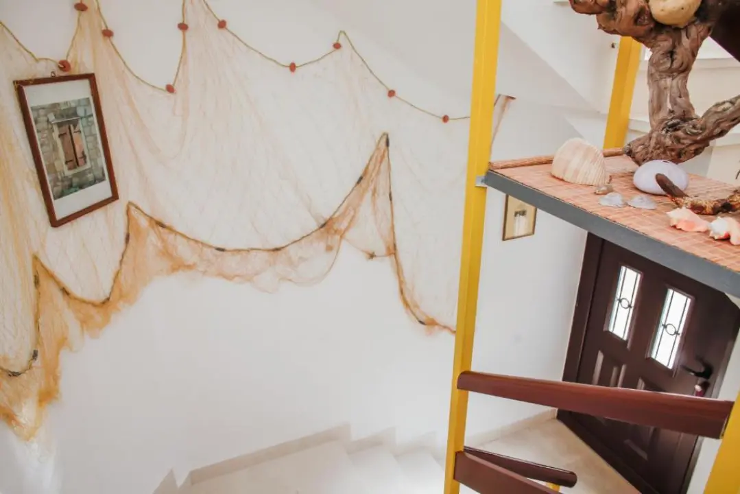 FOTO Izvrsna prilika: Prodaje se apartmanska kuća na vrhunskoj lokaciji