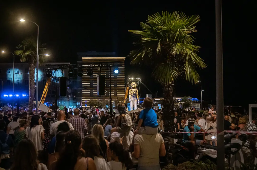 FOTO Nebo, zemlja i more spojili se na zatvaranju MDF-a, predstava neke oduševila, drugi tvrde da je primjerenija za Burning Man