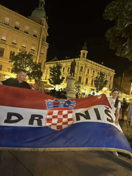 Čavoglave, Drniš, Otavice: Zagreb okupiralo mnoštvo Thompsonovih fanova s hrvatskim zastavama