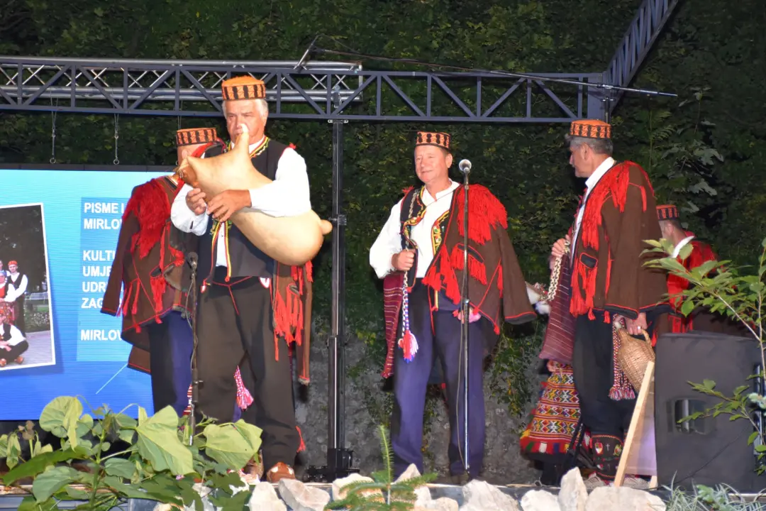 Članovi Kulturno-umjetničke udruge 'Zvona Zagore' u Ogulinu prikazali baštinu Mirlovića