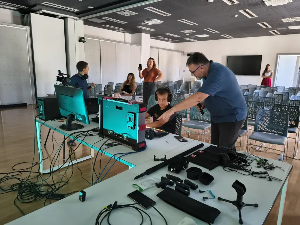 FOTO: Mladi otkrili svijet podcasta u sklopu radionice ‘Sastavi svoj studio – snimi svoj podcast’