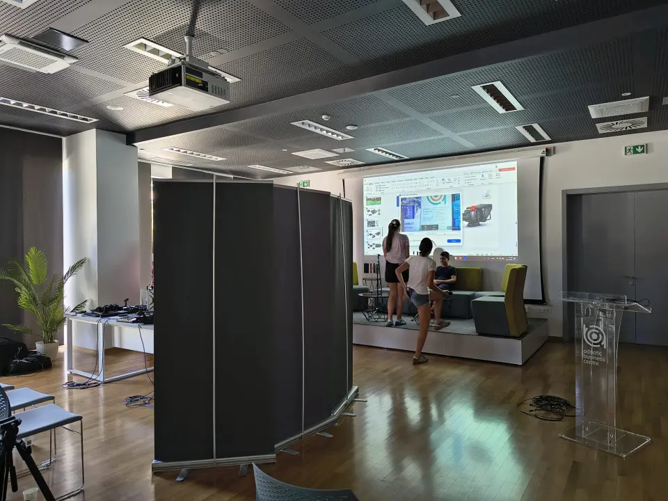 FOTO: Mladi otkrili svijet podcasta u sklopu radionice ‘Sastavi svoj studio – snimi svoj podcast’