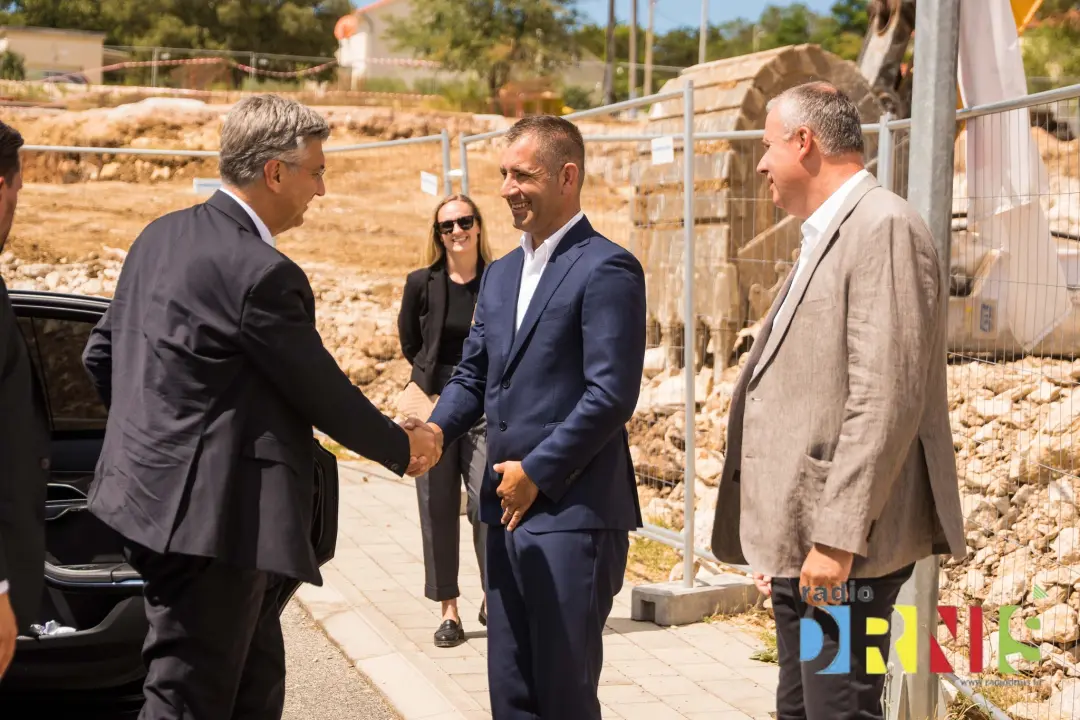 Andrej Planković u Drnišu obišao gradilište Centra za starije osobe