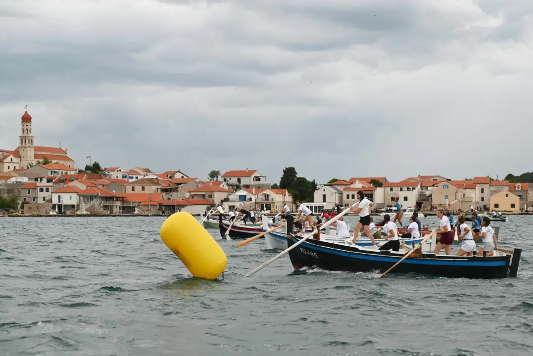 Održana ženska veslačka regata u Betini: Pogledajte koje su ekipe bile najbolje