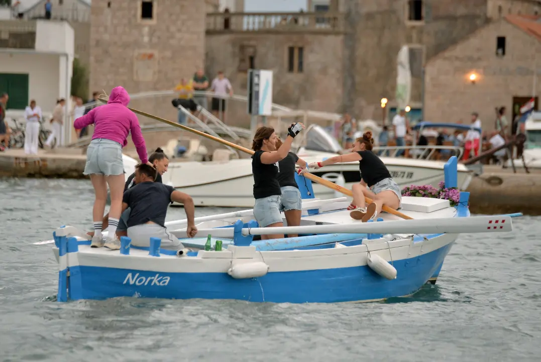 Održana ženska veslačka regata u Betini: Pogledajte koje su ekipe bile najbolje