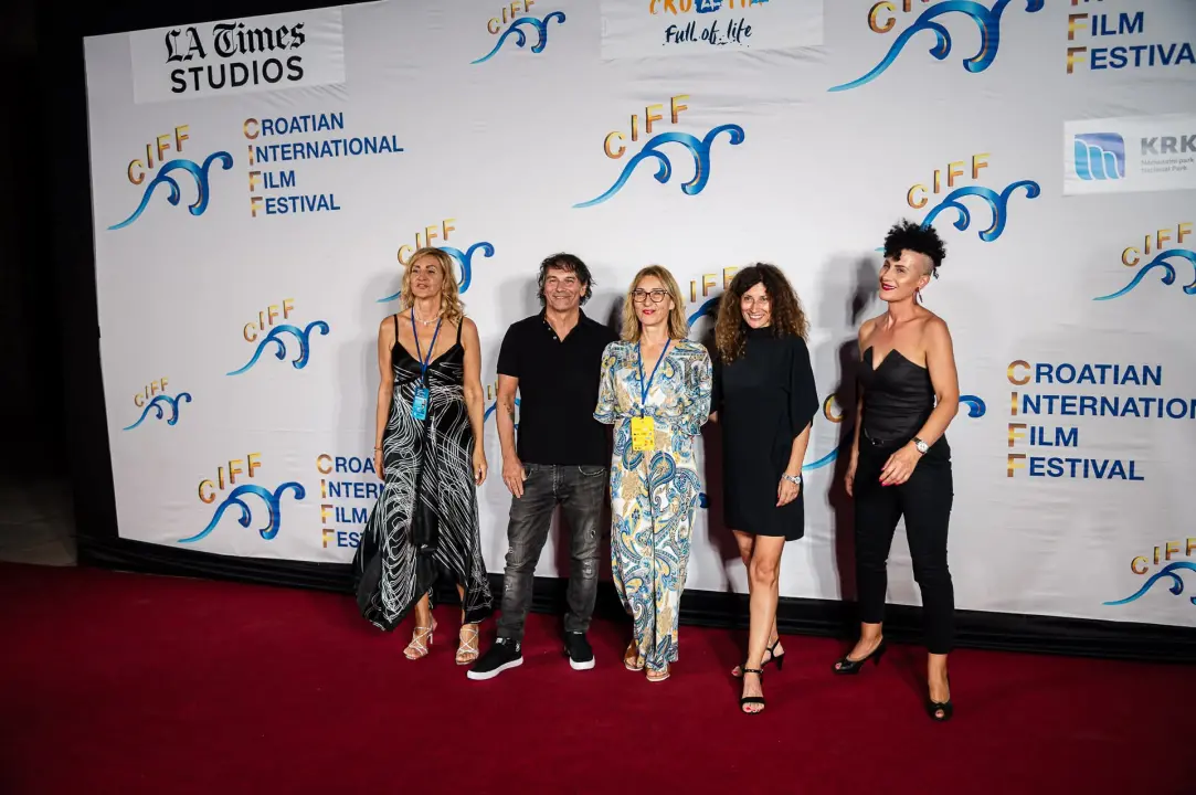 Zvijezde i crveni tepih u Šibeniku: Počeo Croatian International Film Festival