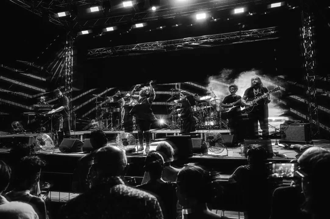 Kyoto Jazz Massive u proširenom sastavu oduševio publiku na tvrđavi sv. Mihovila  