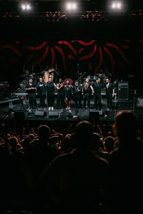 Kyoto Jazz Massive u proširenom sastavu oduševio publiku na tvrđavi sv. Mihovila  