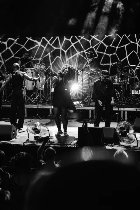 Kyoto Jazz Massive u proširenom sastavu oduševio publiku na tvrđavi sv. Mihovila  