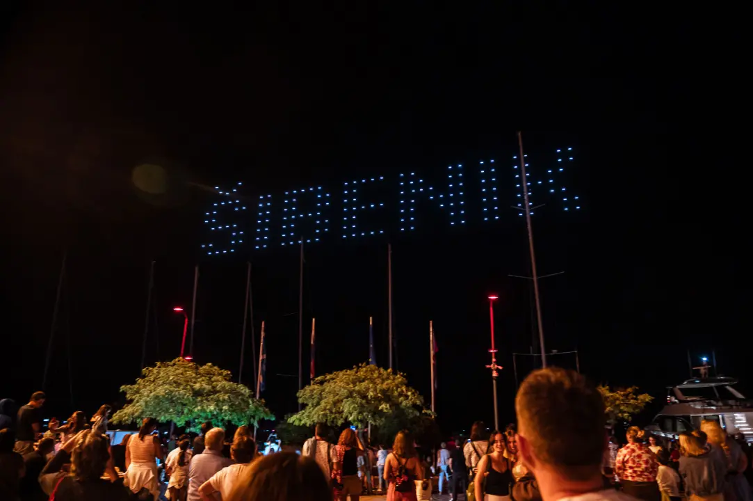 Šibenik impresivnim dron showom obilježio jubilarno izdanje manifestacije Light is life