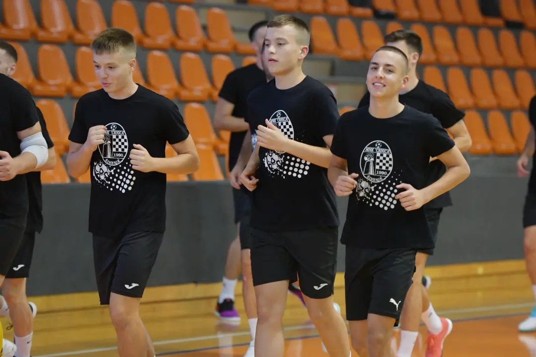 FOTO Na sinoćnjoj prozivci 19 malonogometaša Crnice, u sklopu priprema 'Kup Grada Šibenika'