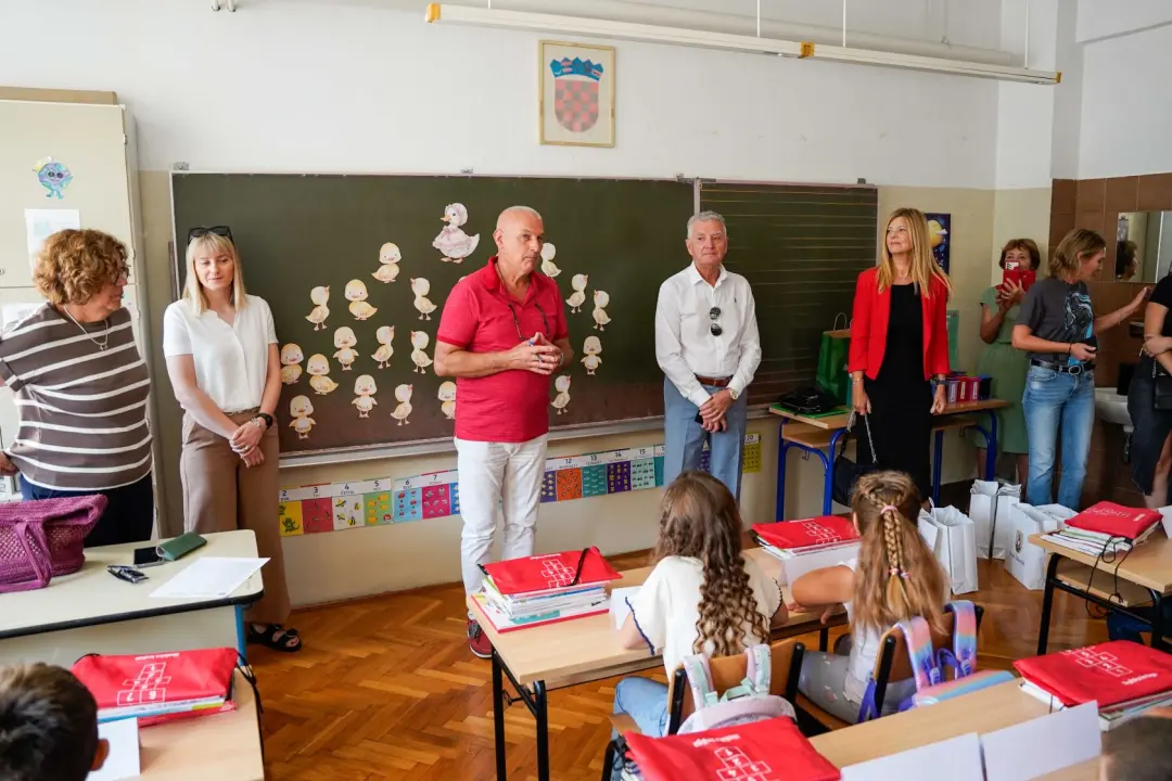 Gradonačelnik Burić dočekao prvašiće u OŠ Vidici